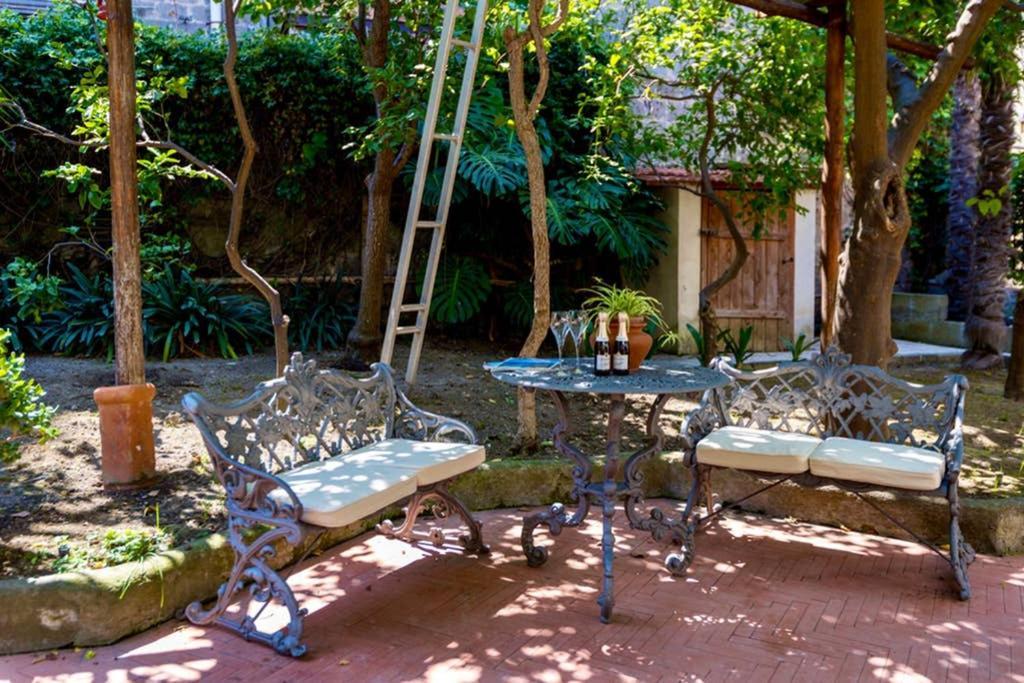 Sara luxury apartament Sorrento Bagian luar foto